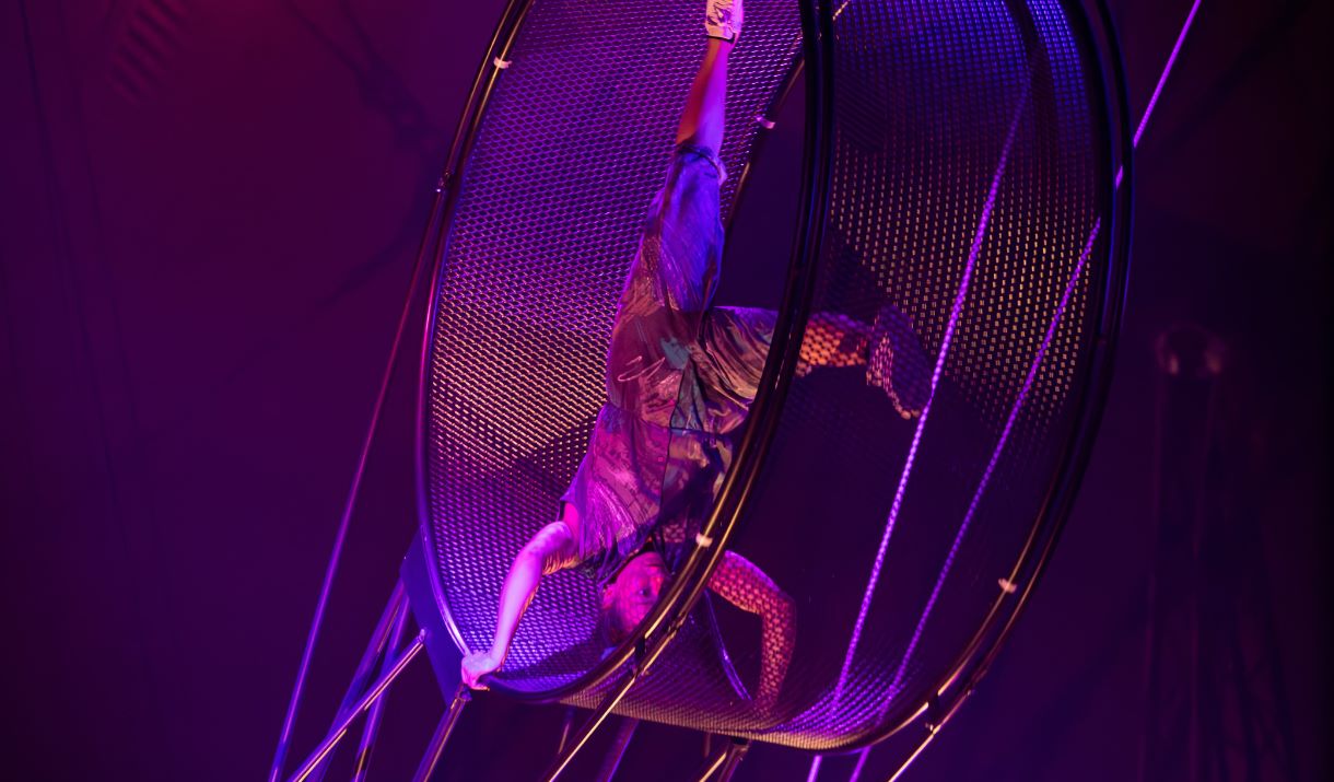 Nose Dive Assembly, the new hit show featuring UK’s only female Wheel Of Death d